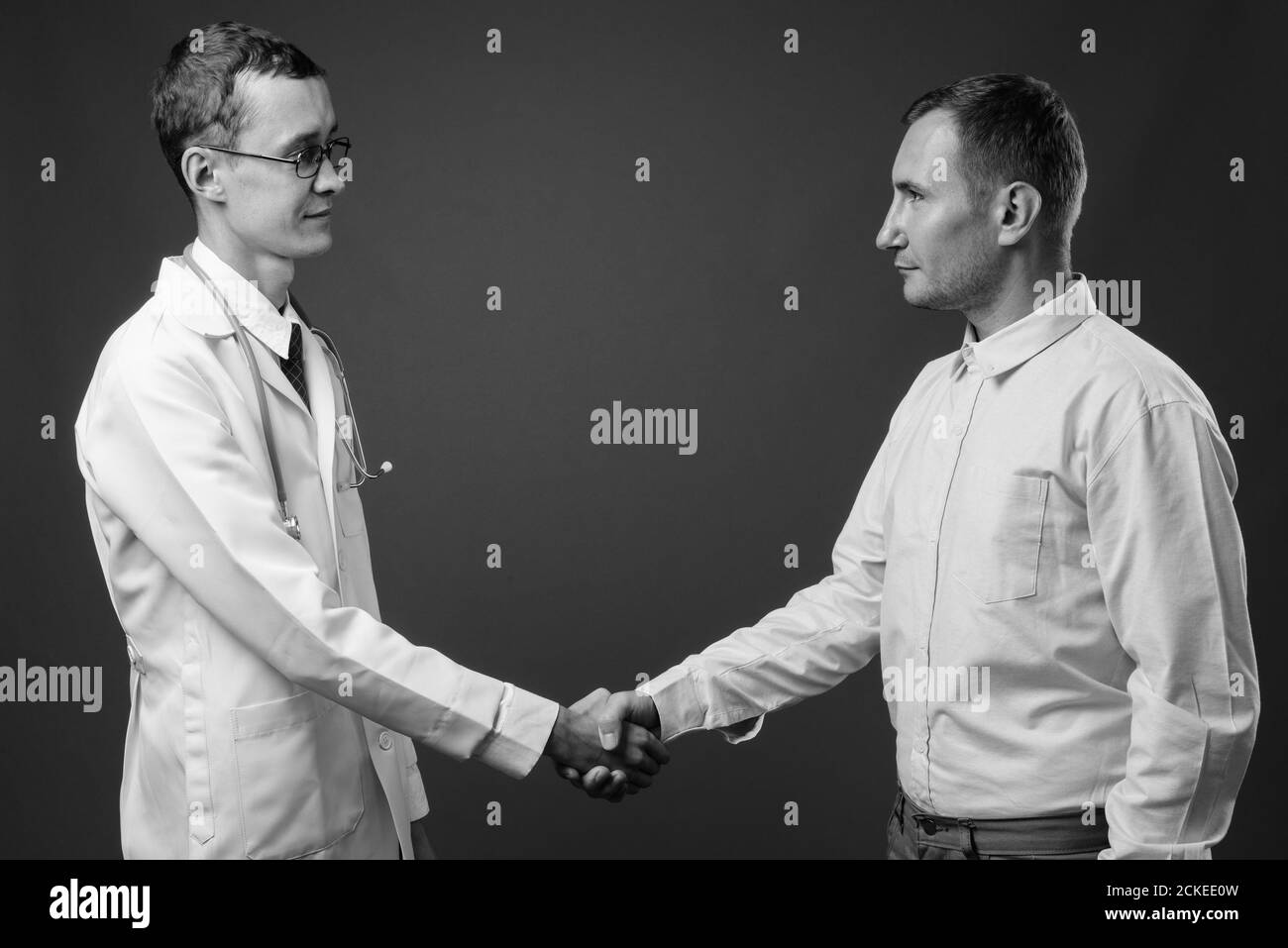 Doctor and patient handshake Black and White Stock Photos & Images - Alamy