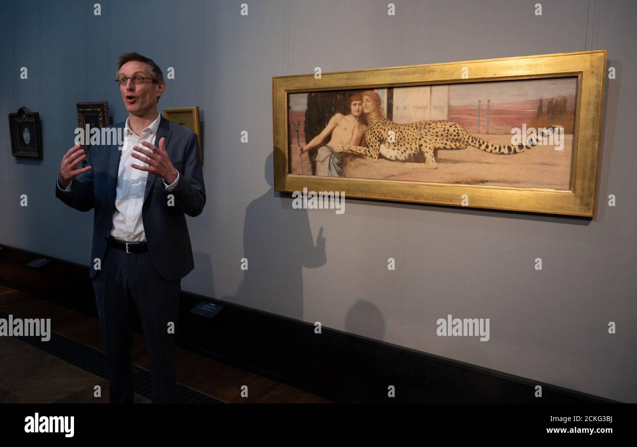 Berlin, Germany. 16th Sep, 2020. Ralph Gleis, director of the Alte Nationalgalerie, speaks at a preview of the exhibition 'Decadence and Dark Dreams. Belgian Symbolism' in the Alte Nationalgalerie in front of the painting 'Caresses' (1896) by Fernand Khnopff. The special exhibition can be seen from 18.9 to 17.1.2021. Credit: Christophe Gateau/dpa/Alamy Live News Stock Photo