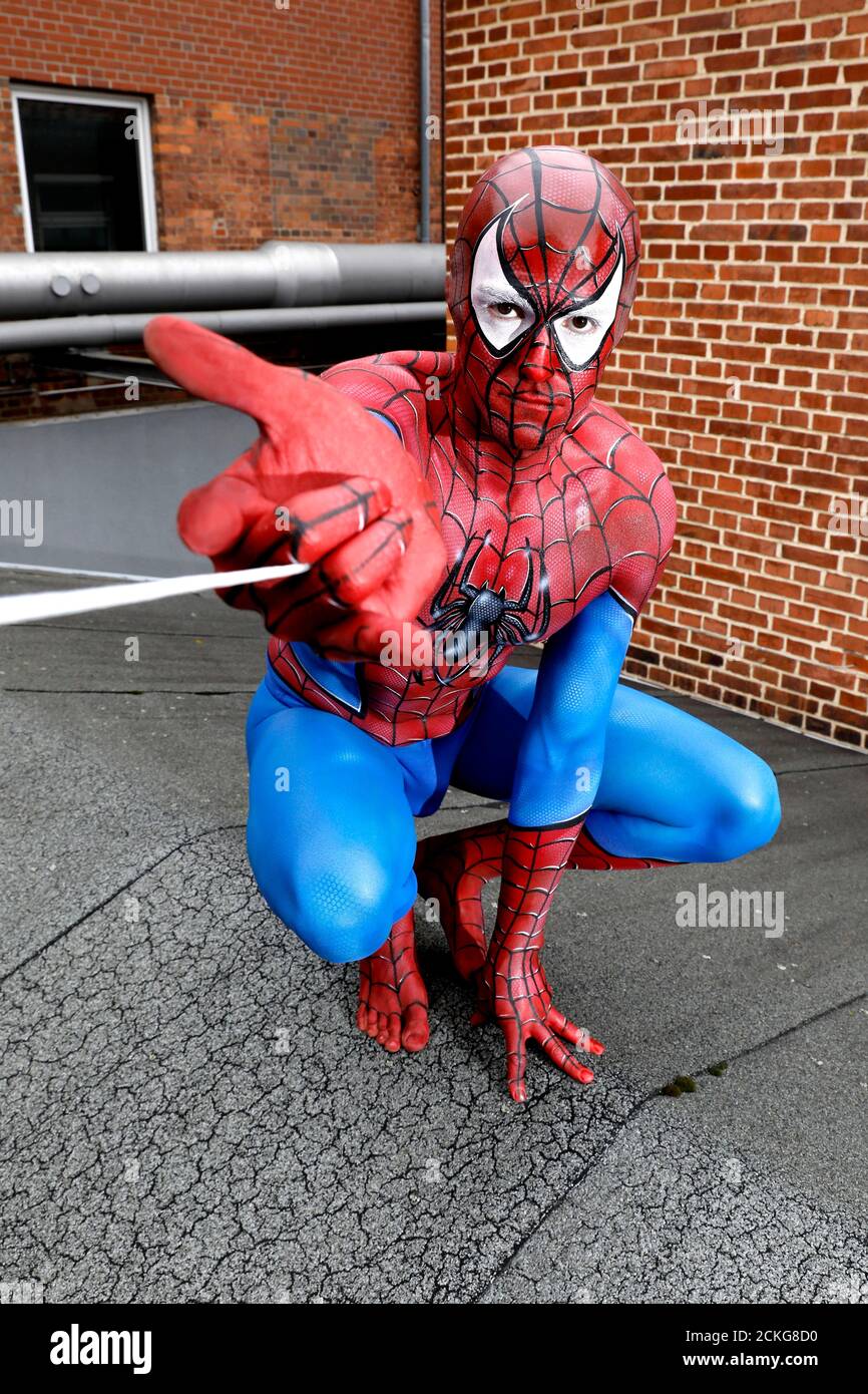 GEEK ART - Bodypainting and Transformaking: Spider-Man Photoshooting with Patrick Kiel in the Hefehof. Hameln, 15.09.2020 - A project by the photographer Tschiponnique Skupin and the bodypainters and transformers Enrico Lein | usage worldwide Stock Photo