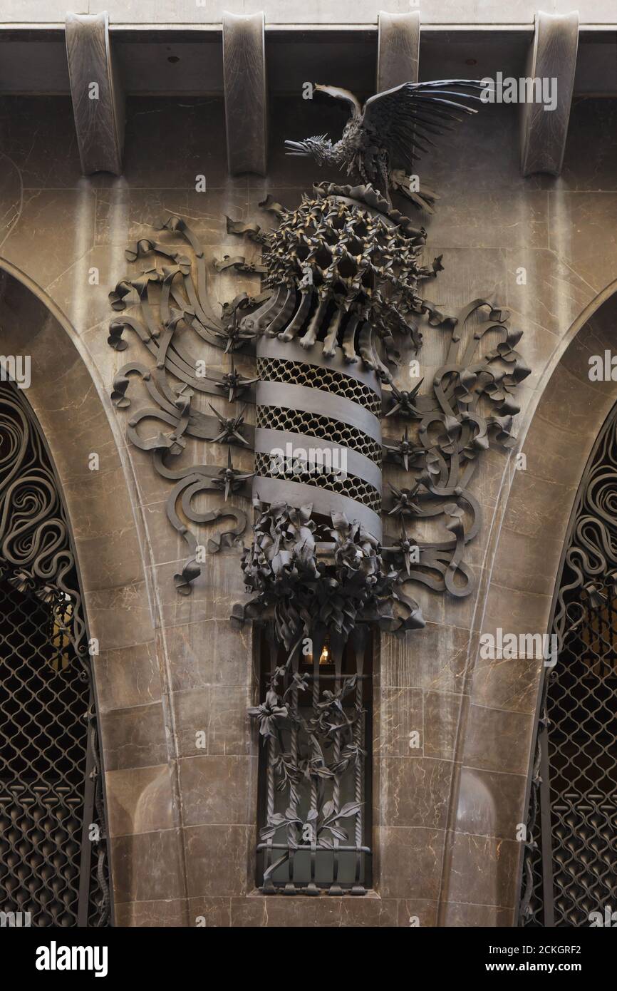 Iron forged coat of arms of Catalonia depicted on the main gate of the Palau Güell designed by Catalan modernist architect Antoni Gaudí in Barcelona, Catalonia, Spain. The mansion commissioned by Catalan industrial tycoon Eusebi Güell was built between 1886 and 1890. Stock Photo