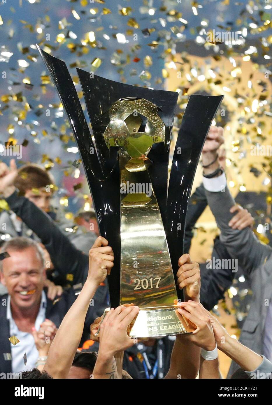 under hans landsby Soccer Football - CONCACAF Champions League - Mexico's Pachuca v Mexico's  Tigres - Second leg of CONCACAF Champions Cup final soccer match - Hidalgo  stadium, Pachuca, Mexico, 26/04/2017. Mexico's Pachuca players hold