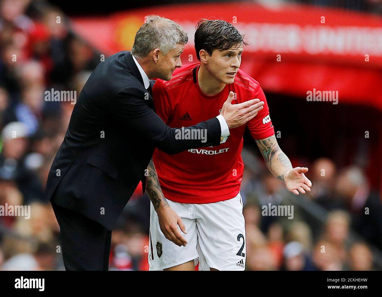 Soccer Football - Premier League - Manchester United v Chelsea - Old Trafford, Manchester, Britain - August 11, 2019  Manchester United's Victor Lindelof receives instructions from manager Ole Gunnar Solskjaer   REUTERS/Phil Noble  EDITORIAL USE ONLY. No use with unauthorized audio, video, data, fixture lists, club/league logos or 'live' services. Online in-match use limited to 75 images, no video emulation. No use in betting, games or single club/league/player publications.  Please contact your account representative for further details. Stock Photo