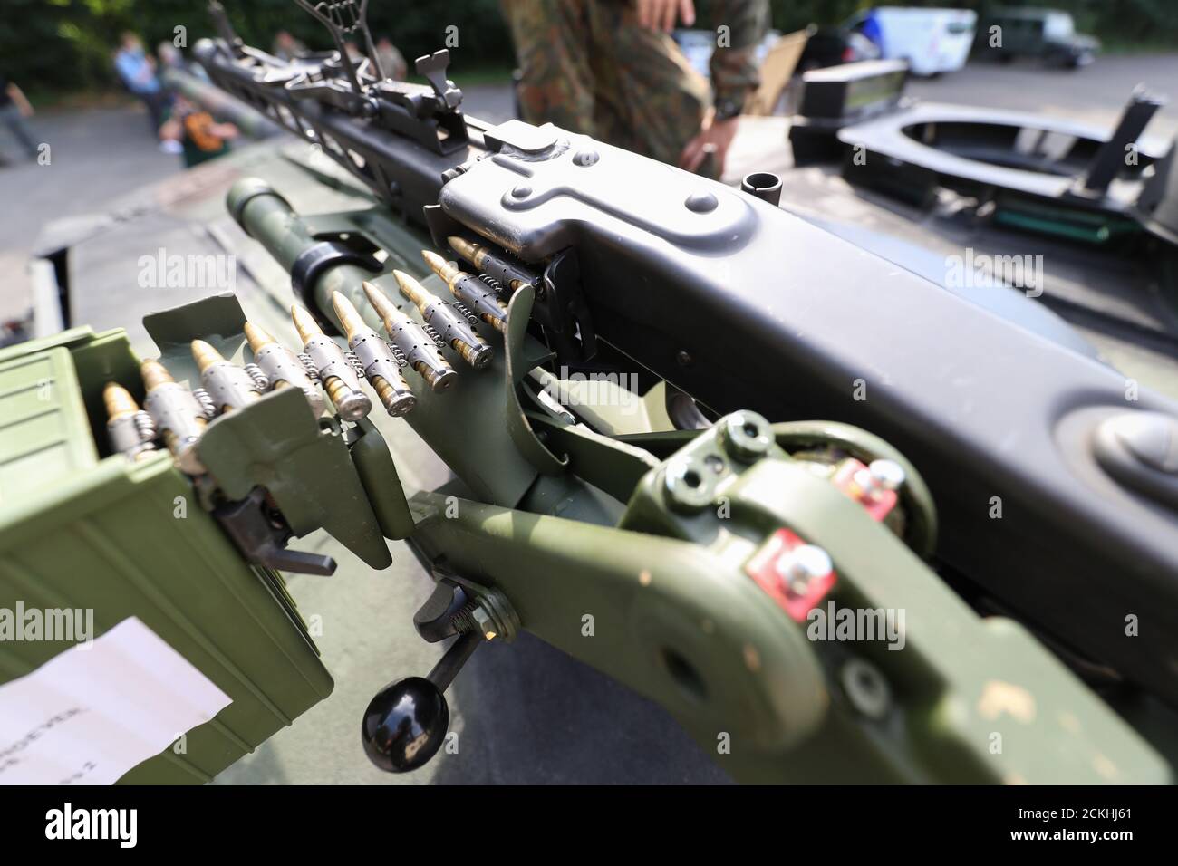 16 September 2020, North Rhine-Westphalia, Paderborn: A machine gun of the type MG3 (rapid fire rifle of the German weapon manufacturer Heckler & Koch using the cartridge 7.62 × 51 mm NATO) is mounted on a tank of the type Leopard 2A6M on the area of the Normandy barracks in Paderborn-Sennelager. German soldiers and representatives of the British armed forces in Germany train combat situations in a special combat simulation centre. The focus of the training weeks is the deployment of a tank platoon of both combat reconnaissance units. This makes it one of the most demanding operations of armou Stock Photo