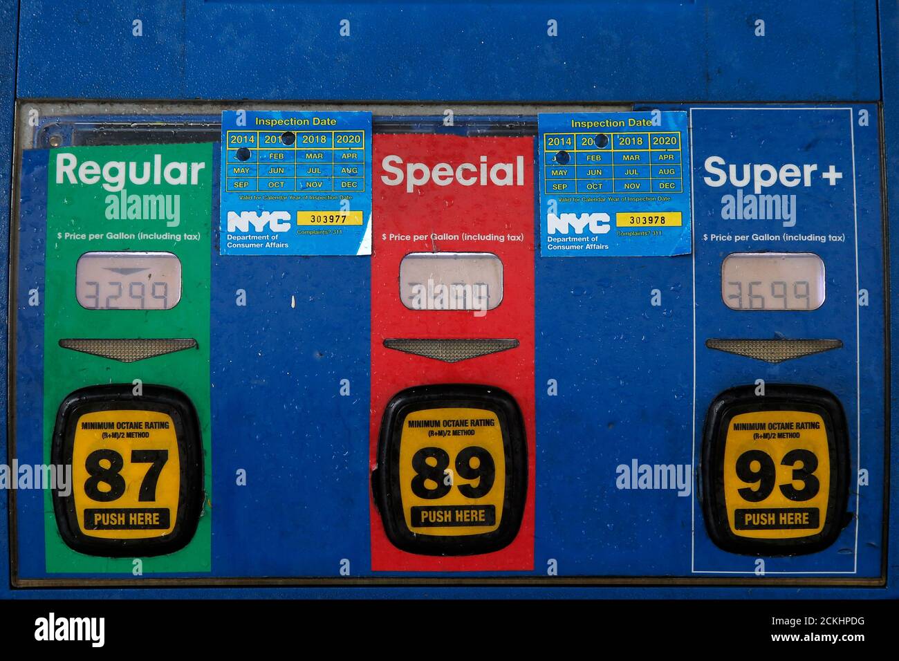 Mobil Gas Station High Resolution Stock Photography and Images Alamy