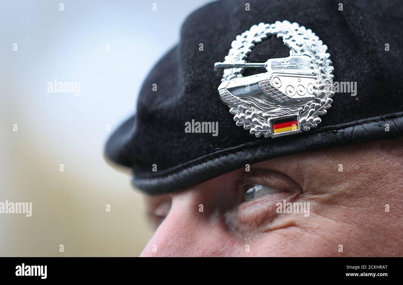 Paderborn, Germany. 16th Sep, 2020. The insignia of an armoured brigade can be seen on the beret of a German soldier on the grounds of the Normandy Barracks in Paderborn-Sennelager. German soldiers and representatives of the British armed forces in Germany train combat situations in a special combat simulation centre. The focus of the training weeks is the deployment of a tank platoon of both combat reconnaissance units. This makes it one of the most demanding operations of armoured forces in land-based missions. Credit: Friso Gentsch/dpa/Alamy Live News Stock Photo