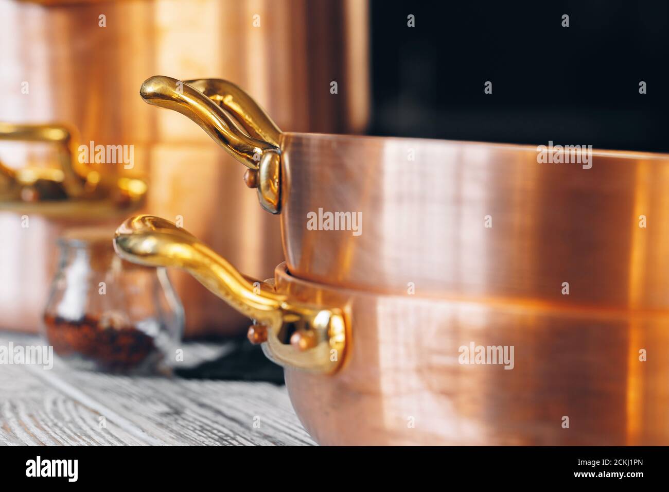 Copperware cookware hi-res stock photography and images - Alamy