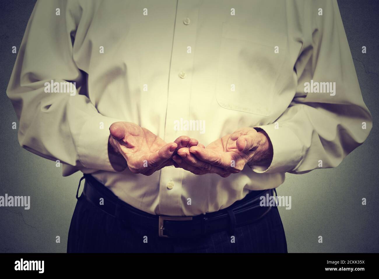 Elderly man hands hi-res stock photography and images - Alamy