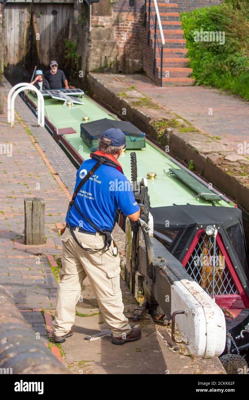 Lock canal basin hi-res stock photography and images - Alamy