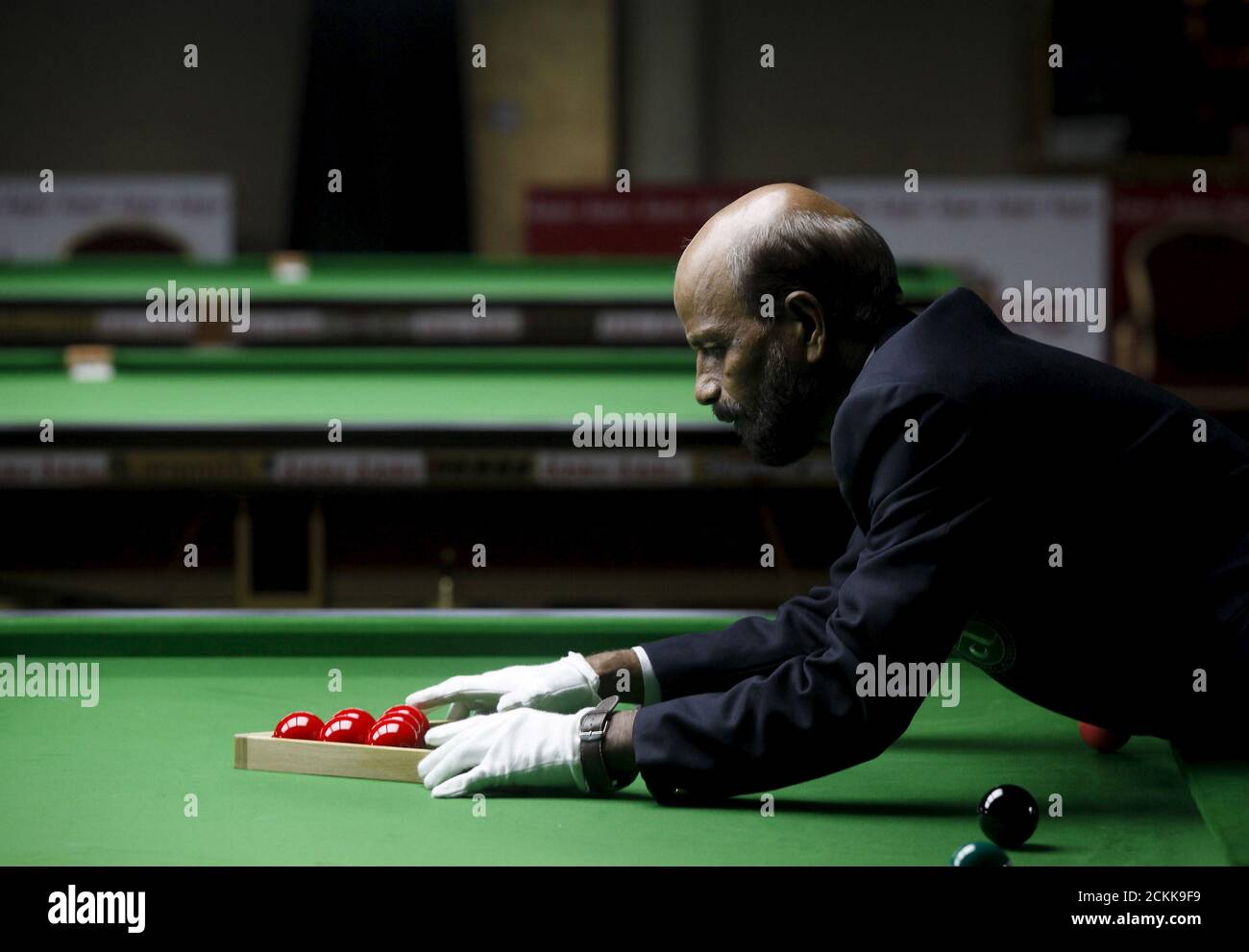 Snooker referee hires stock photography and images Alamy
