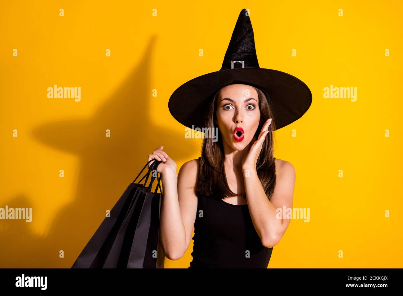 Close-up portrait of her she attractive pretty amazed wondered stunned ...