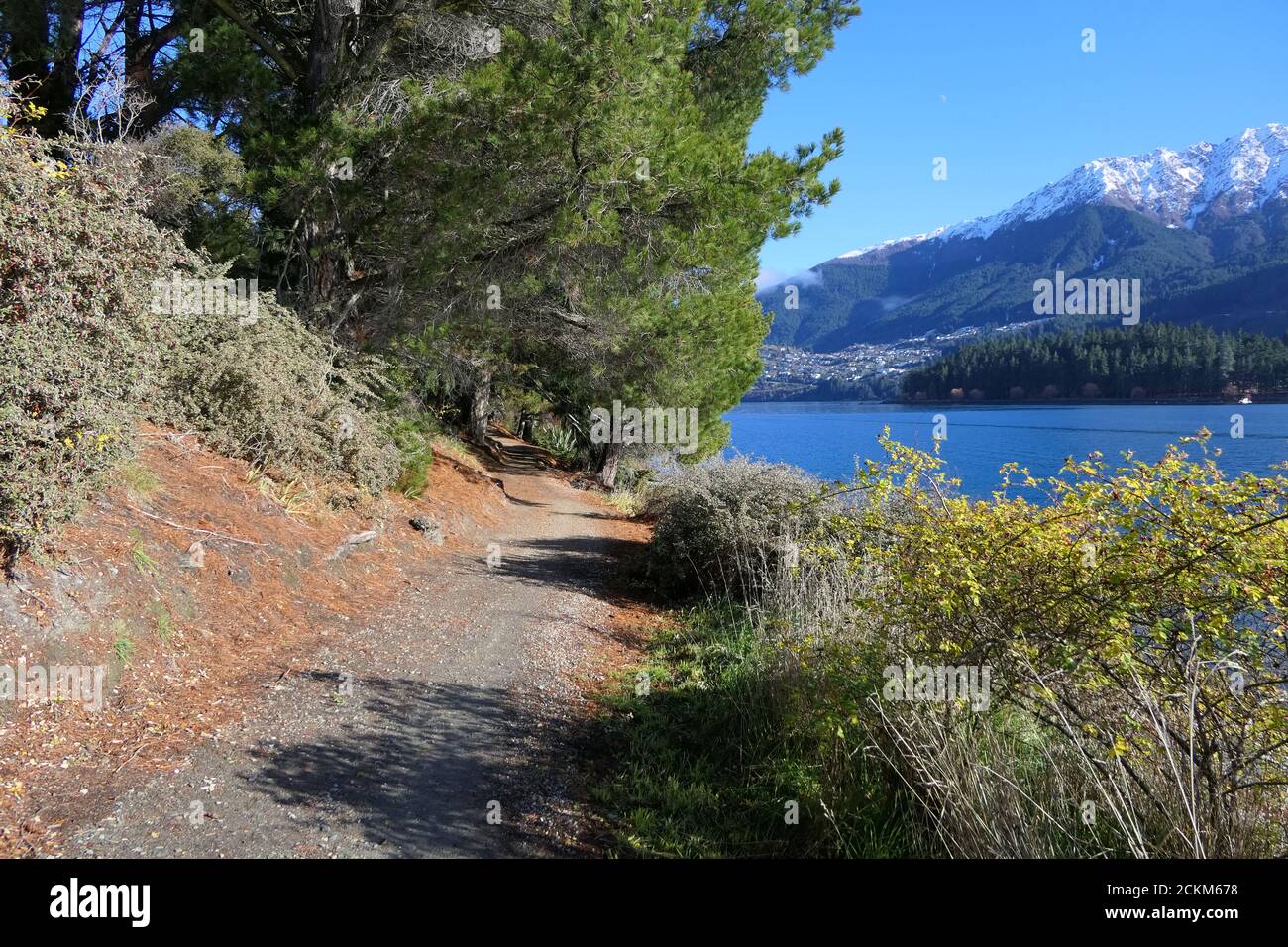 Hiking on the Kelvin Heights at Lake Frankton Arm opposite Queenstown