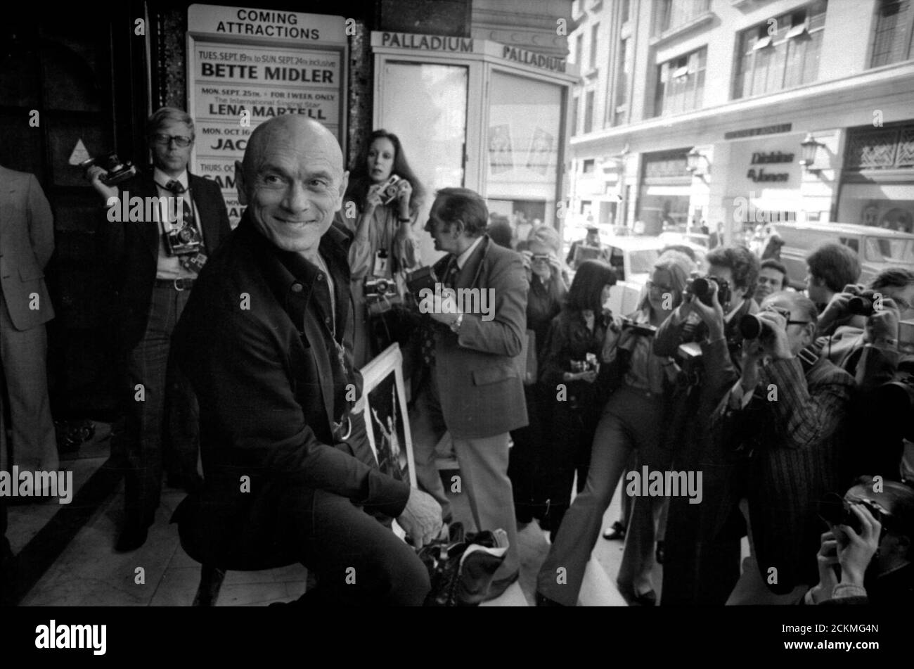 The Hollywood actor Yul Brynner outside the London Palladium in London  in 1978 where he is starring in the Rodgers & Hammerstein musical, The King and I Stock Photo