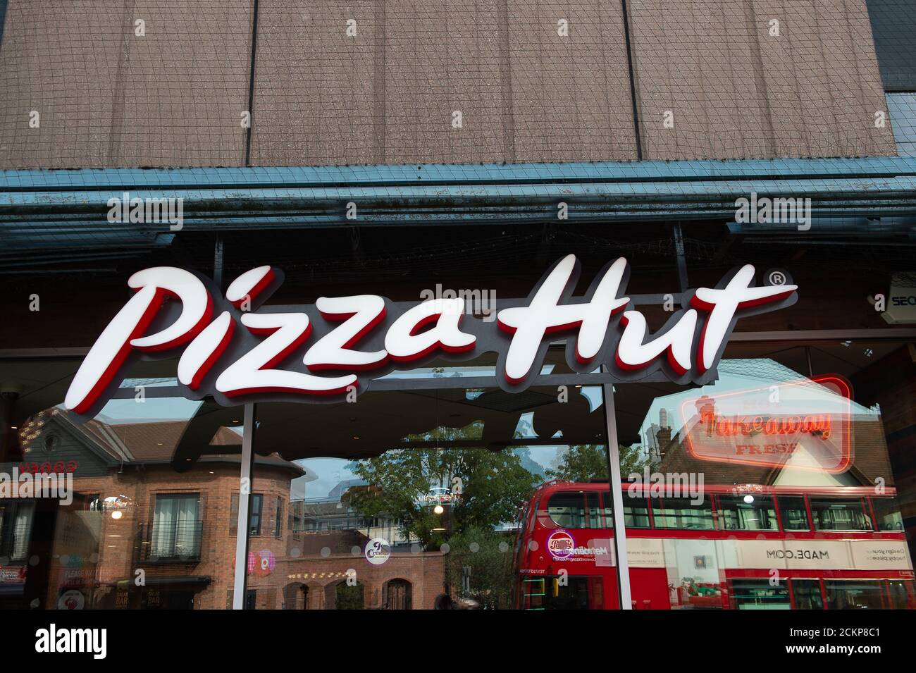 Pizza Hut Restaurants High Resolution Stock Photography and Images Alamy