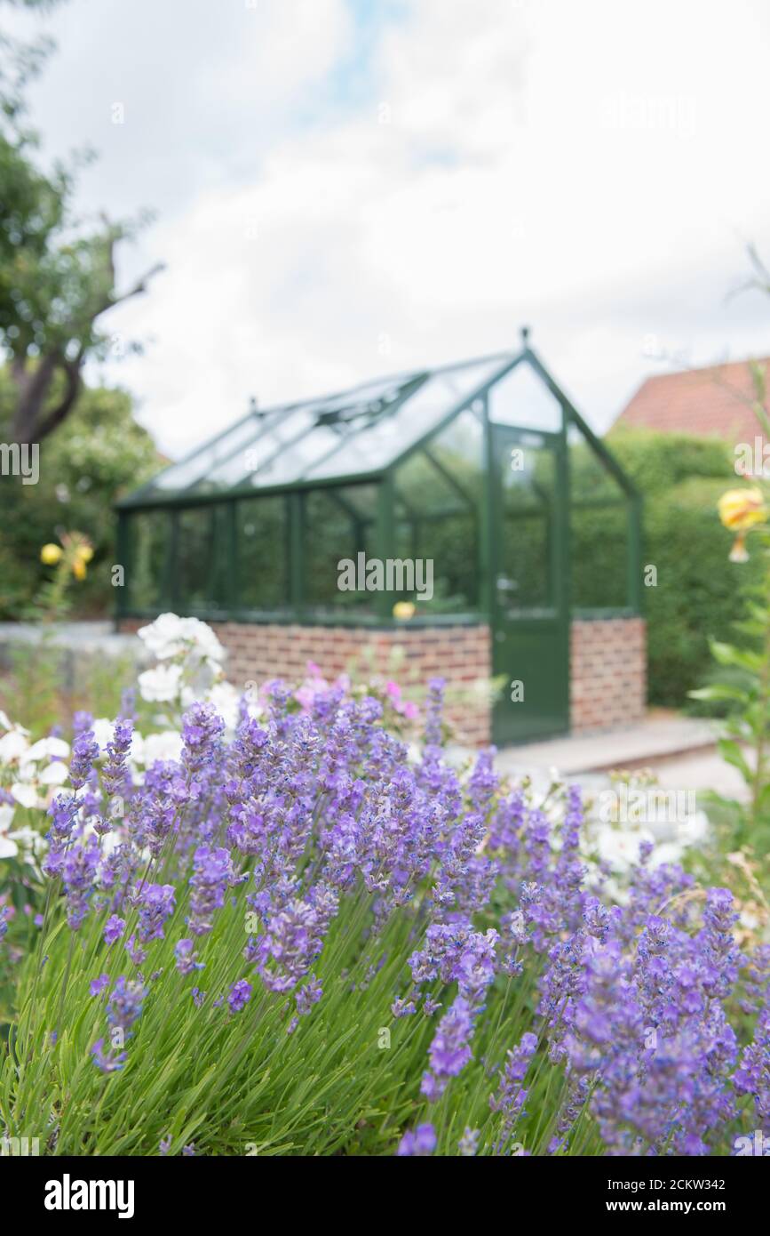 Portfolio Jonathan ward, garden Structure Stock Photo Alamy