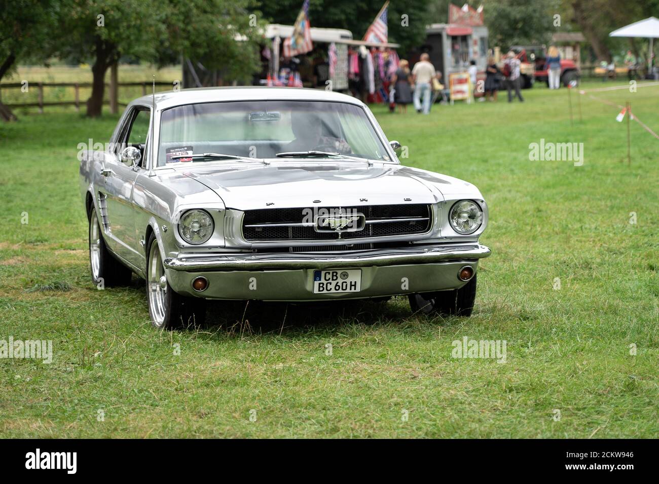 Bordeaux Aquitaine France 06 14 2020 : Ford Mustang Carro Da