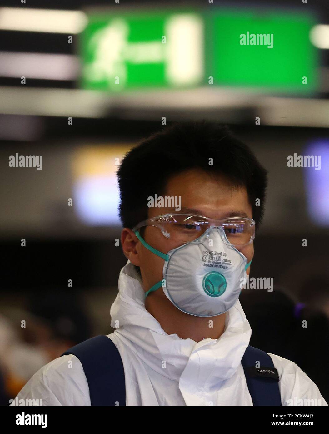 Frankfurt airport mask hires stock photography and images Alamy