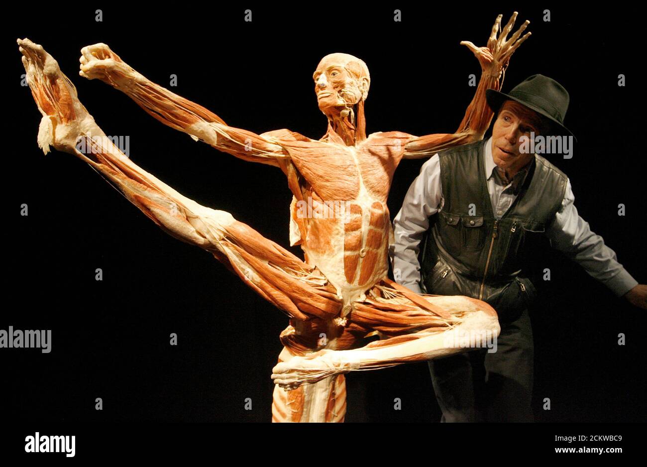 Настоящий человеческий. Доктор смерть Гюнтер фон Хагенс. Гюнтер фон Хагенс body Worlds. Музей Гюнтера фон Хагенса в Германии. Гюнтер фон Хагенс скульптуры.