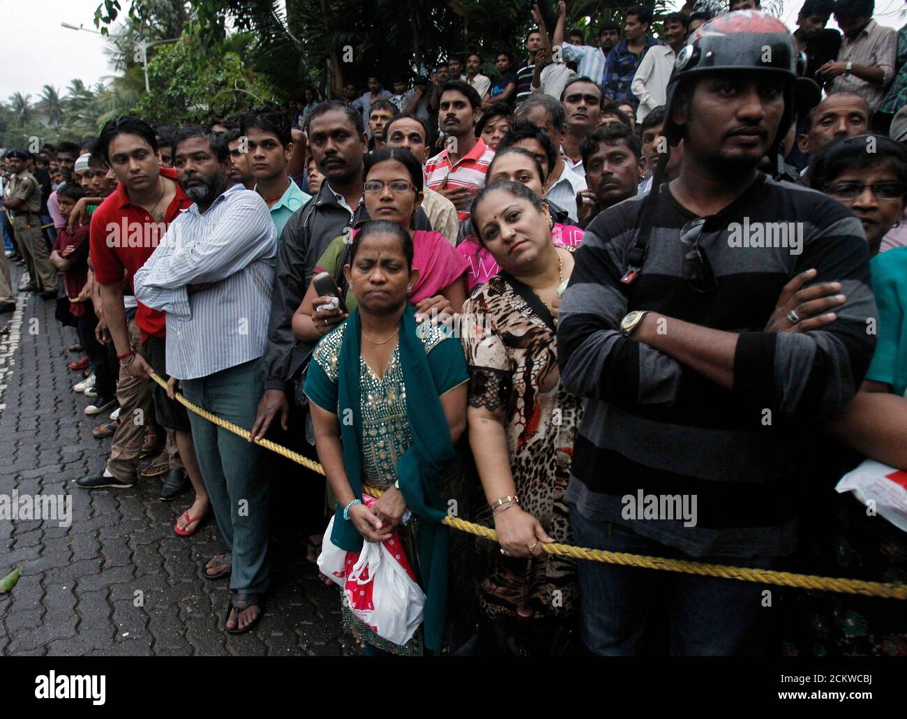 Rajesh Khanna High Resolution Stock Photography And Images Alamy Rajesh khanna needs no introduction. https www alamy com fans gather outside the residence of bollywood actor rajesh khanna after hearing the news of his death in mumbai july 18 2012 khanna one of the indian film industrys first home grown screen idols died on wednesday morning his family said khanna 69 had been in and out of hospital over the past month as a result of an undisclosed illness he died at his residence in suburban mumbai his son in law and actor akshay kumar told reporters the funeral will be held on thursday reutersvivek prakash india tags obituary entertainment image373654726 html