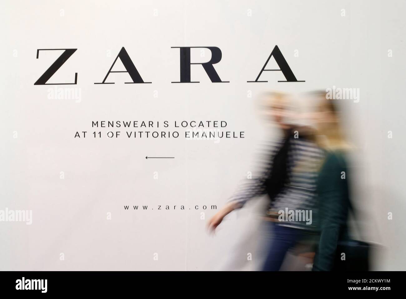 Advertisement zara hi-res stock photography and images - Alamy