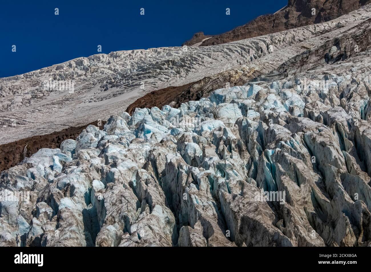 Dramatic Coleman Glacier sliding down from Mount Baker, with icefalls and crevasses, viewed from Heliotrope Ridge Trail, Mount Baker-Snoqualmie Nation Stock Photo