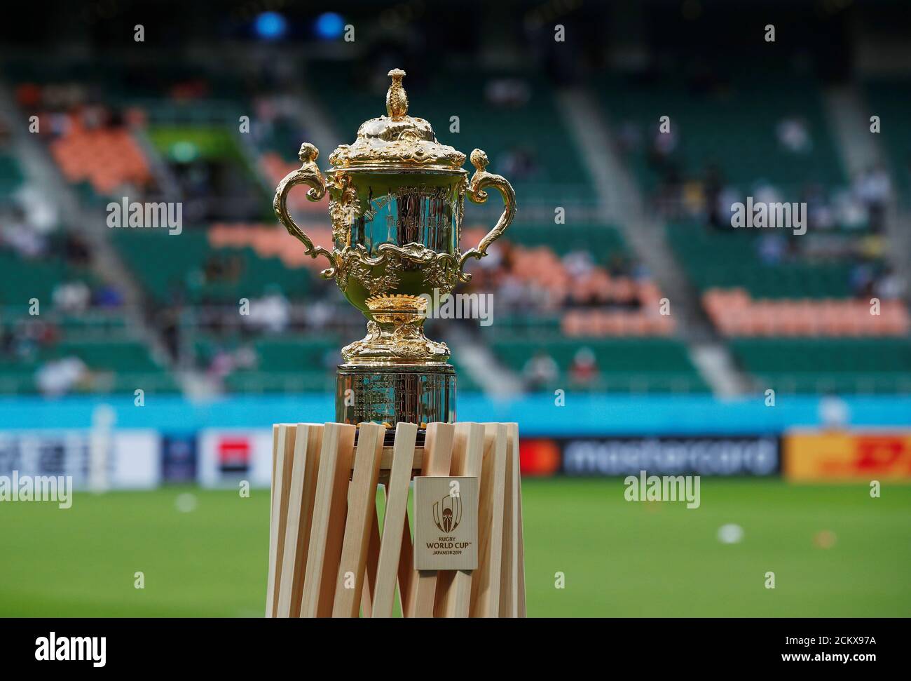 The Webb Ellis Cup is seen before the Rugby World Cup Pool C match between  Italy and Russia at Trafalgar Park in Nelson September 20, 2011.  REUTERS/Brandon Malone (NEW ZEALAND - Tags: SPORT RUGBY Stock Photo - Alamy