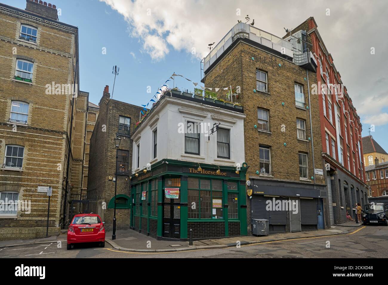 The horseshoe pub clerkenwell london Stock Photo Alamy