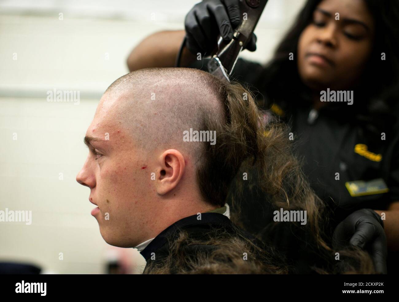 Induction haircut hi-res stock photography and images - Alamy