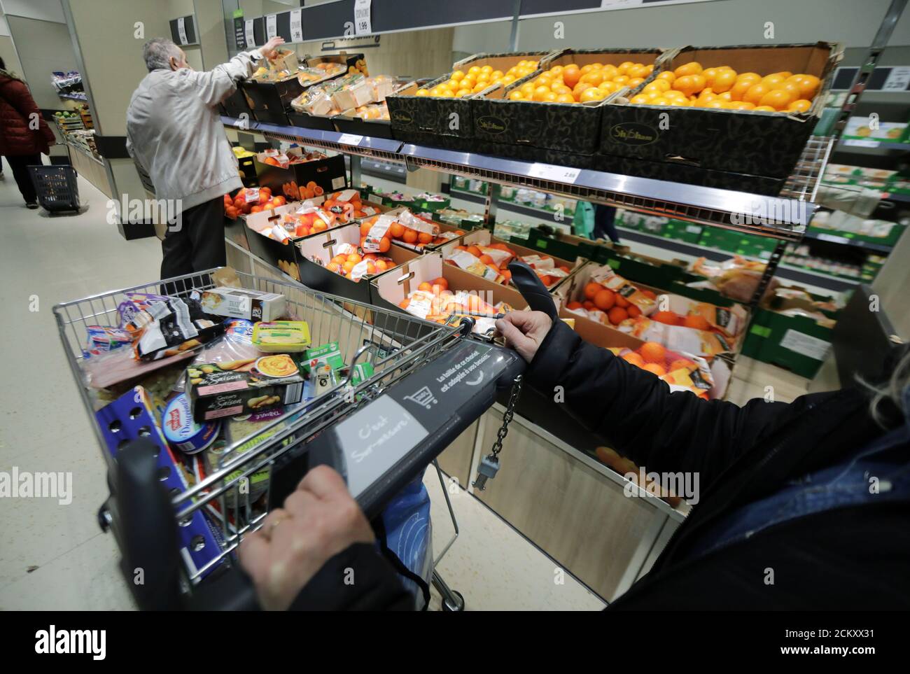 A customer shops in a Lidl supermarket in Nice, France, March 2, 2020.  REUTERS/Eric Gaillard Stock Photo - Alamy