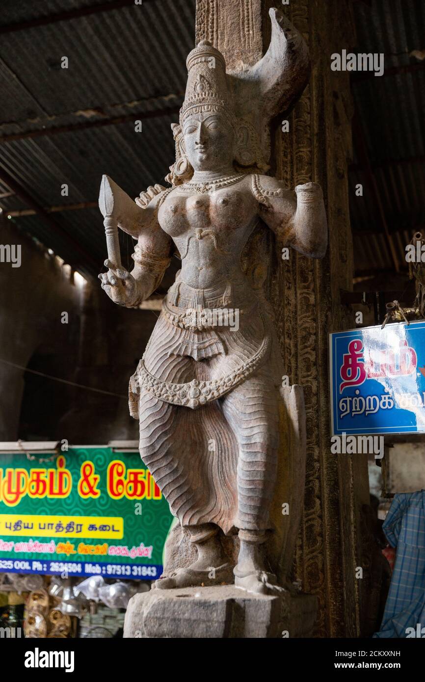 Famous Hindu Godess statue at Minakshi Temple in Madurai, Tamil Nadu