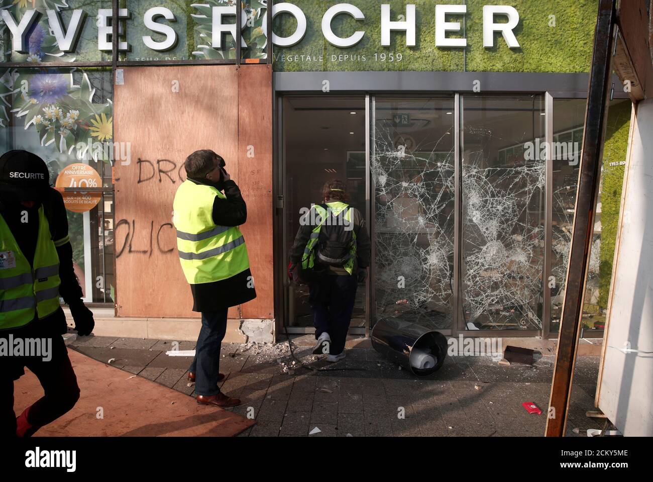 Page 2 Yves Rocher High Resolution Stock Photography And Images Alamy