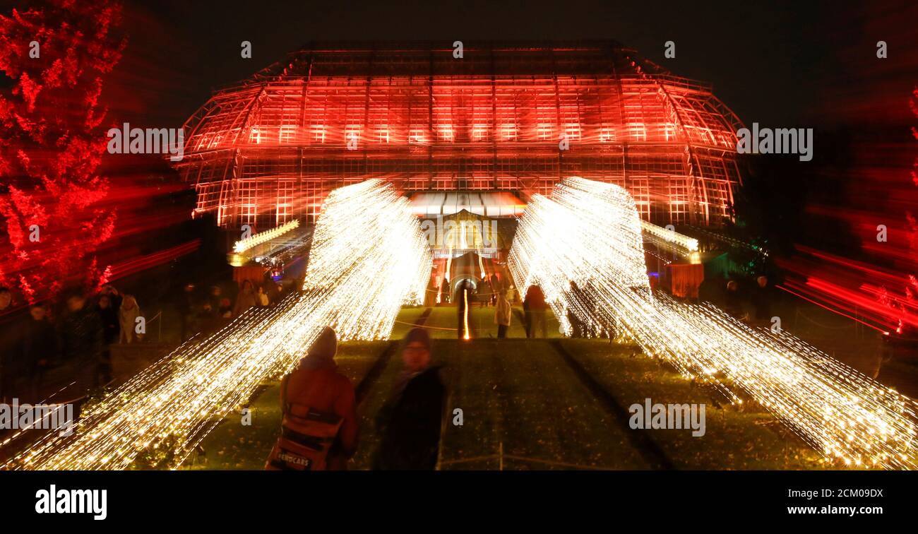 Owensville Mo Christmas Events 2022 Page 5 - Zoom Event High Resolution Stock Photography And Images - Alamy