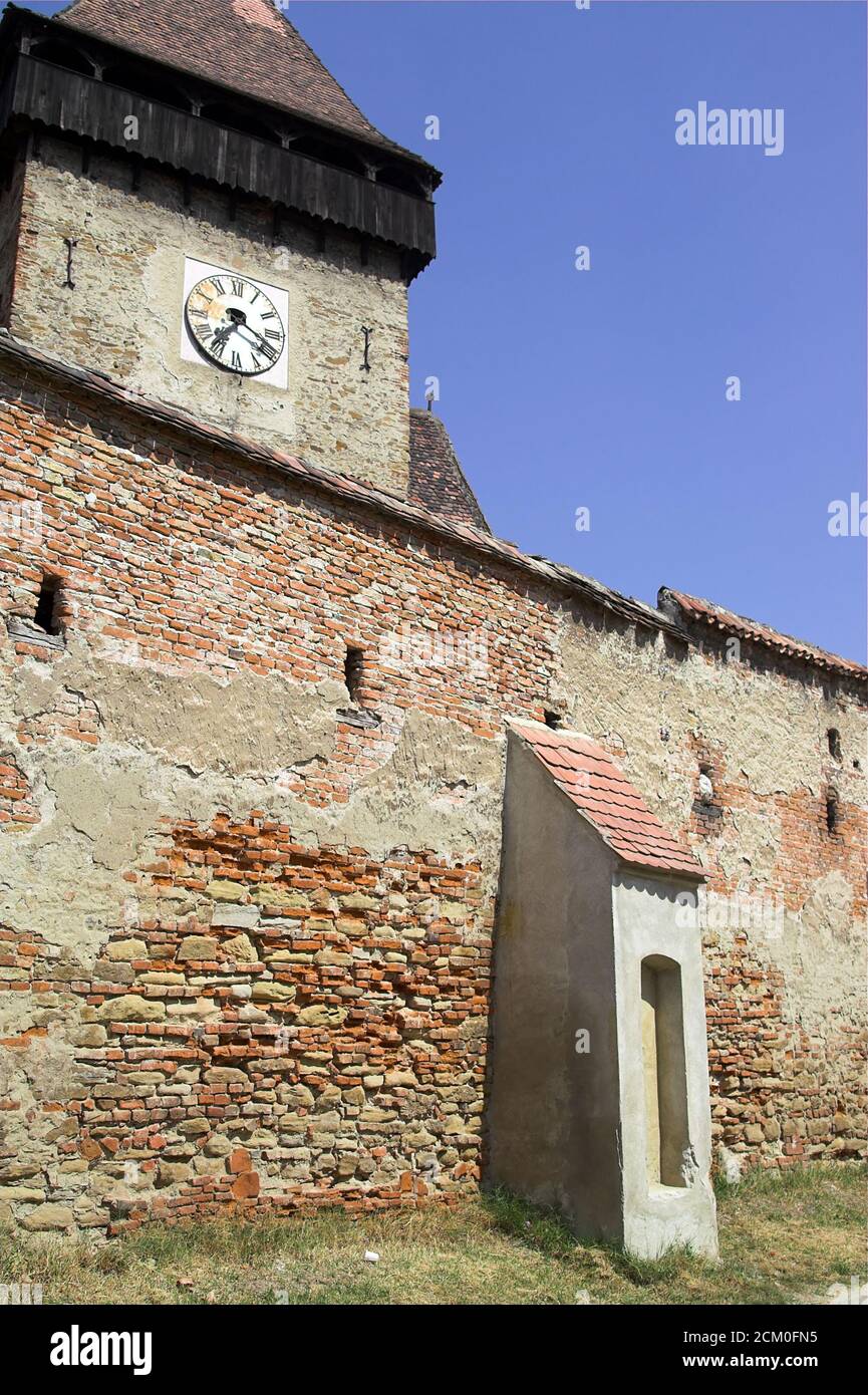 Axente Sever Romania Transylvania, one of the fortified churches. Powerful towers and defensive walls. Rumänien, Siebenbürgen, befestigte Kirche. 設防教堂 Stock Photo
