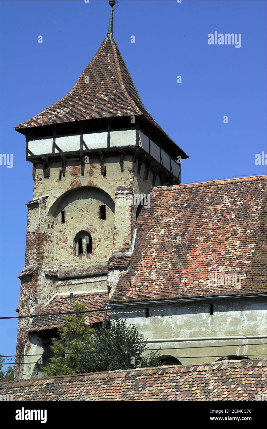Valea Viilor Romania Transylvania, one of the fortified churches. Powerful towers and defensive walls. Rumänien, Siebenbürgen, befestigte Kirche. 設防教堂 Stock Photo