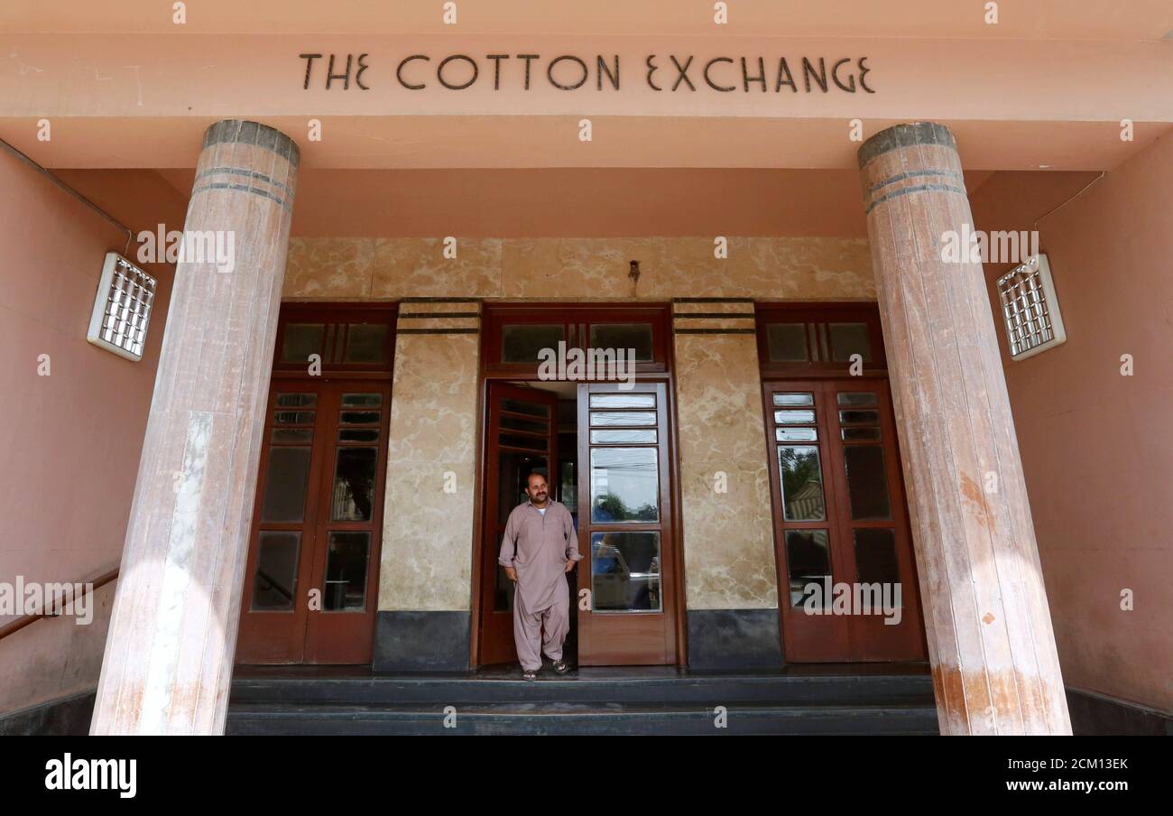 Karachi cotton exchange hires stock photography and images Alamy