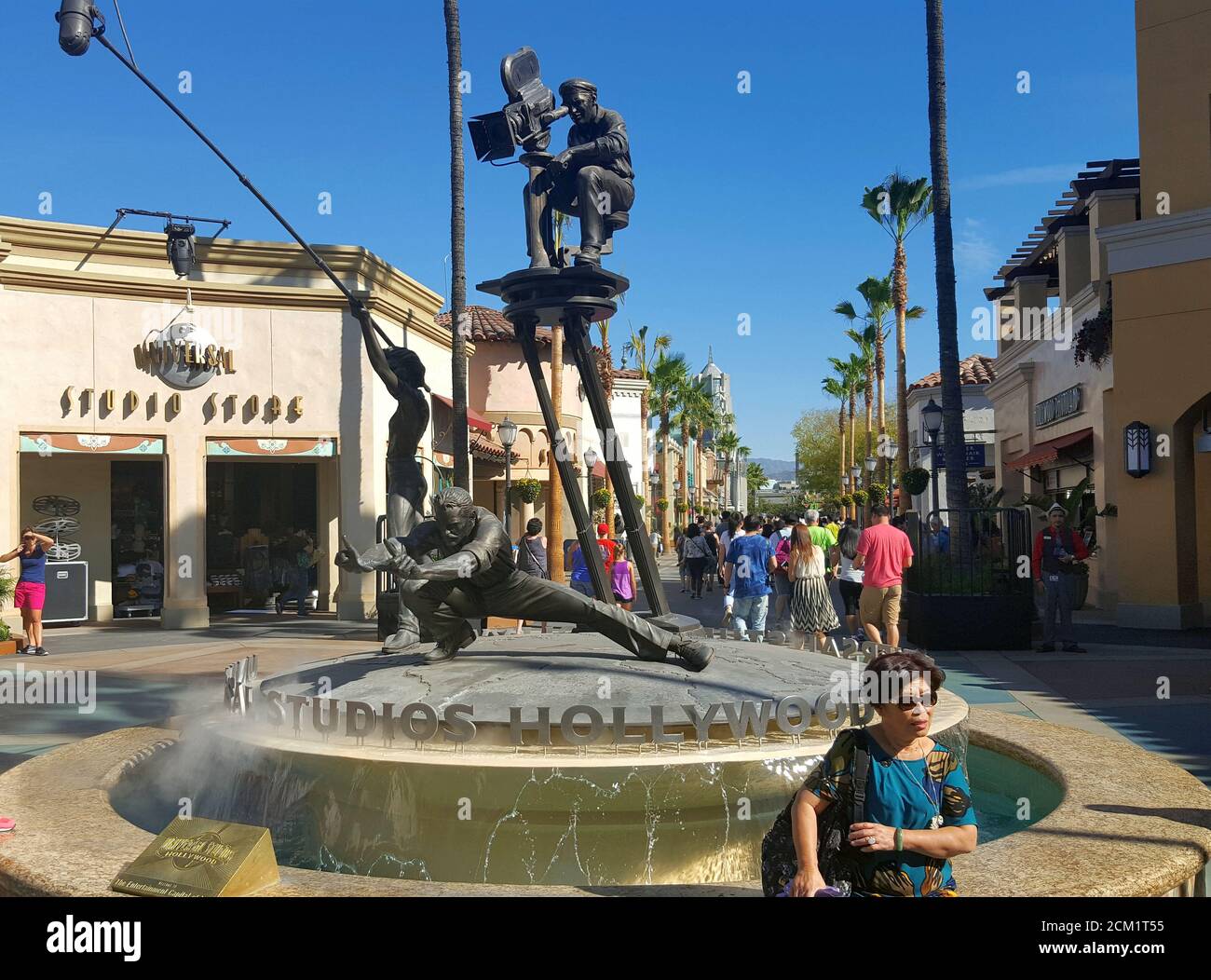 Universal studios film set statue hires stock photography and images