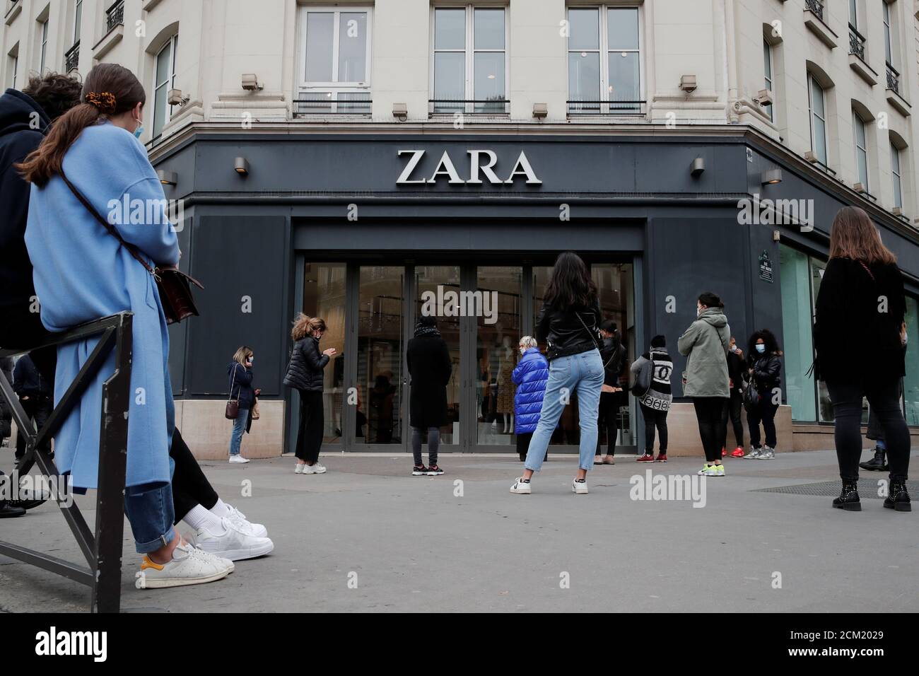 Paris france zara hi-res stock photography and images - Alamy