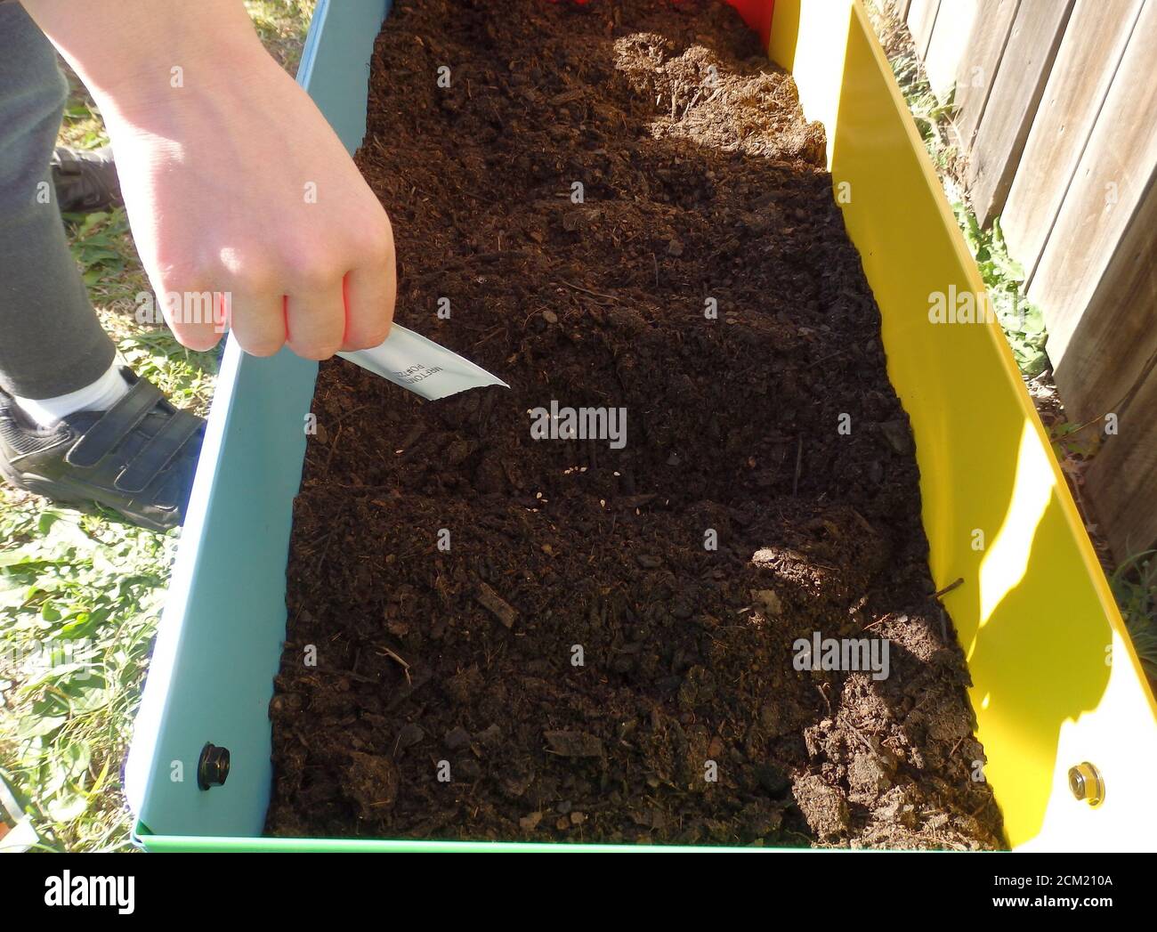 Kids planting seeds hires stock photography and images Alamy