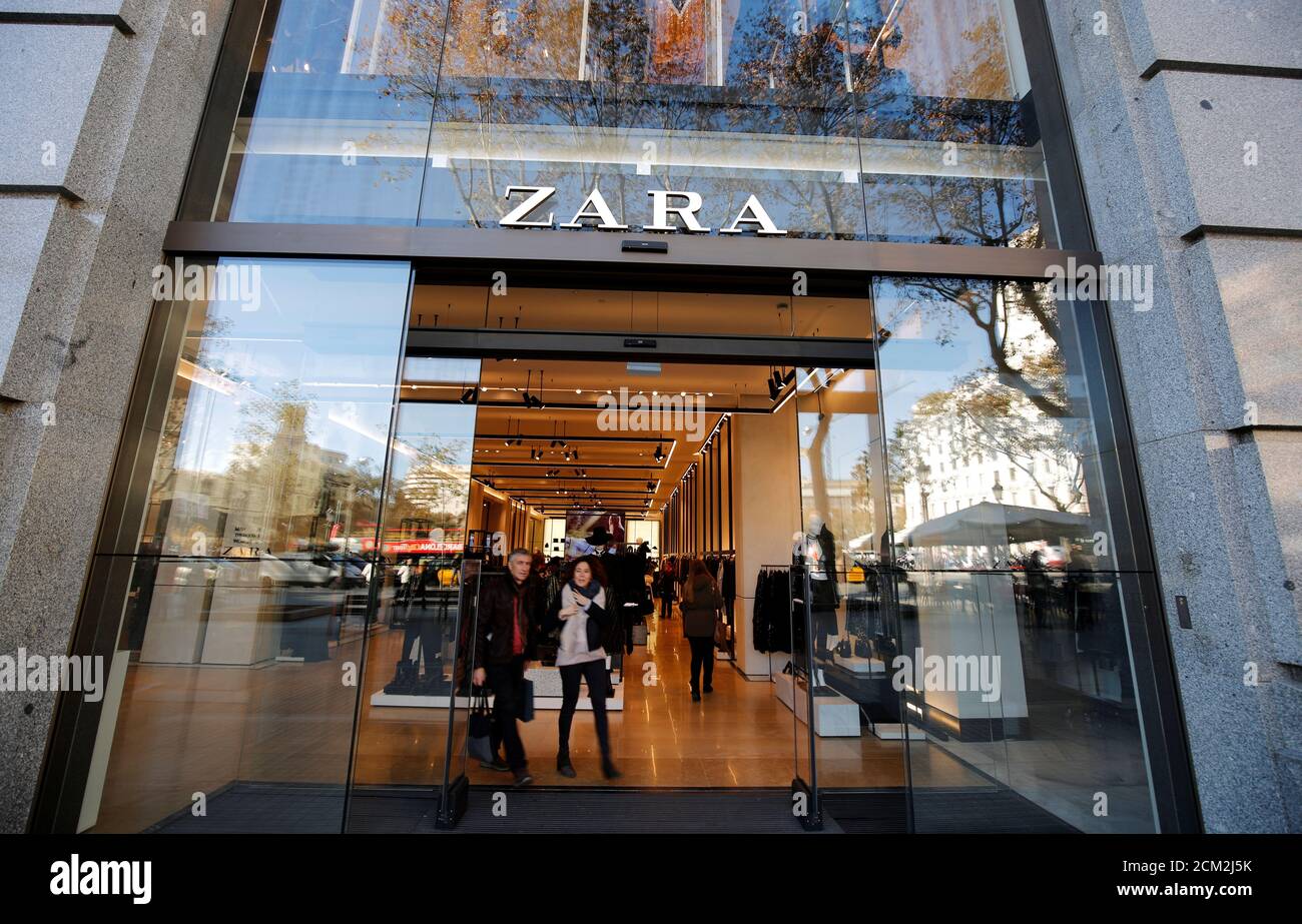 Zara store barcelona hi-res stock photography and images - Alamy