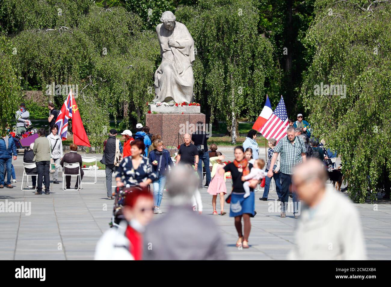 People gather at the Soviet War Memorial at Treptower Park, to mark Victory Day and the 75th anniversary of the end of World War Two, in Berlin, Germany, May 8, 2020. REUTERS/Fabrizio Bensch Stock Photo