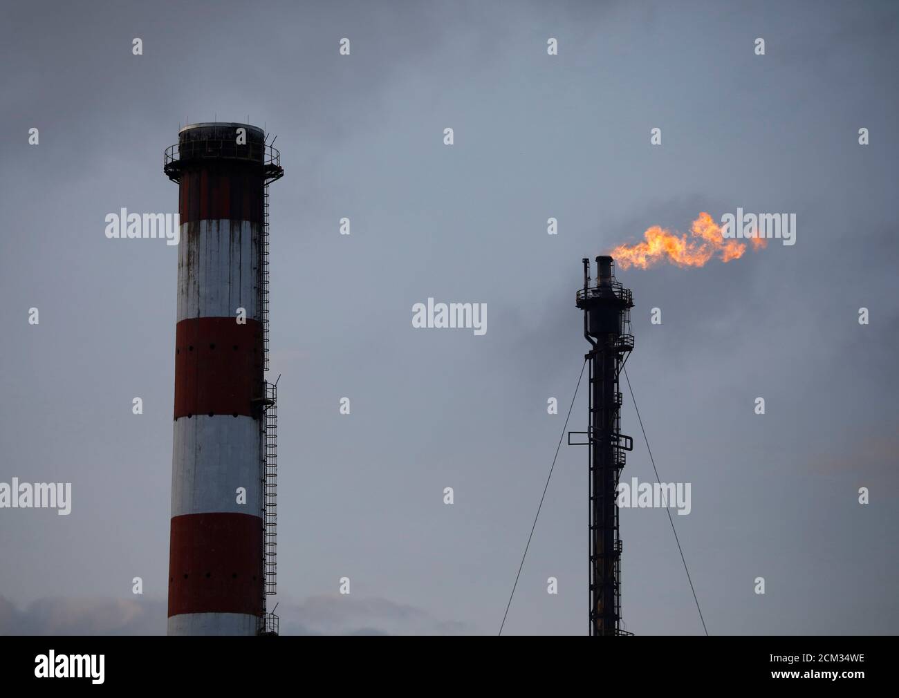 Gas flares hires stock photography and images Alamy