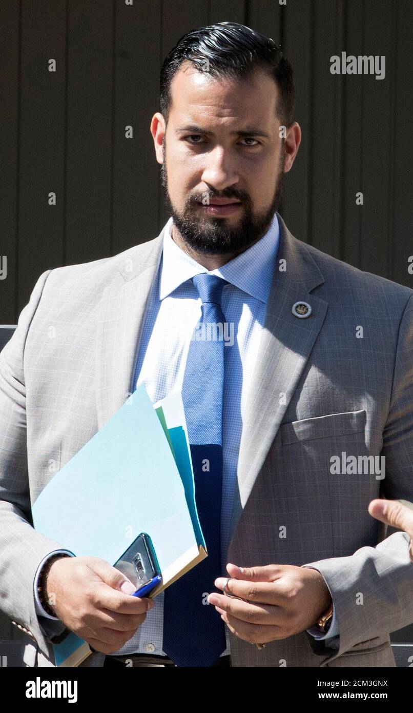 J Ai Rarement Vu Des Selfies De Campagne Avec Un Glock Confie Alain Bauer Public Senat
