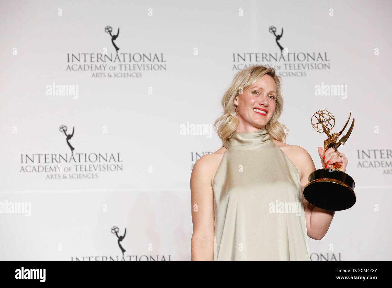 Actress Anna Schudt poses with her award for Best Performance by an Actress for her role in Ein Schnupfen Hatte Auch Gereicht (The Sniffles Would Have Been Just Fine) at the International Emmy Awards in Manhattan, New York City, U.S., November 19, 2018. REUTERS/Andrew Kelly Stock Photo