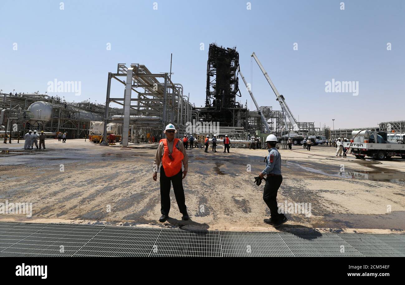 Saudi oil workers hi-res stock photography and images - Alamy