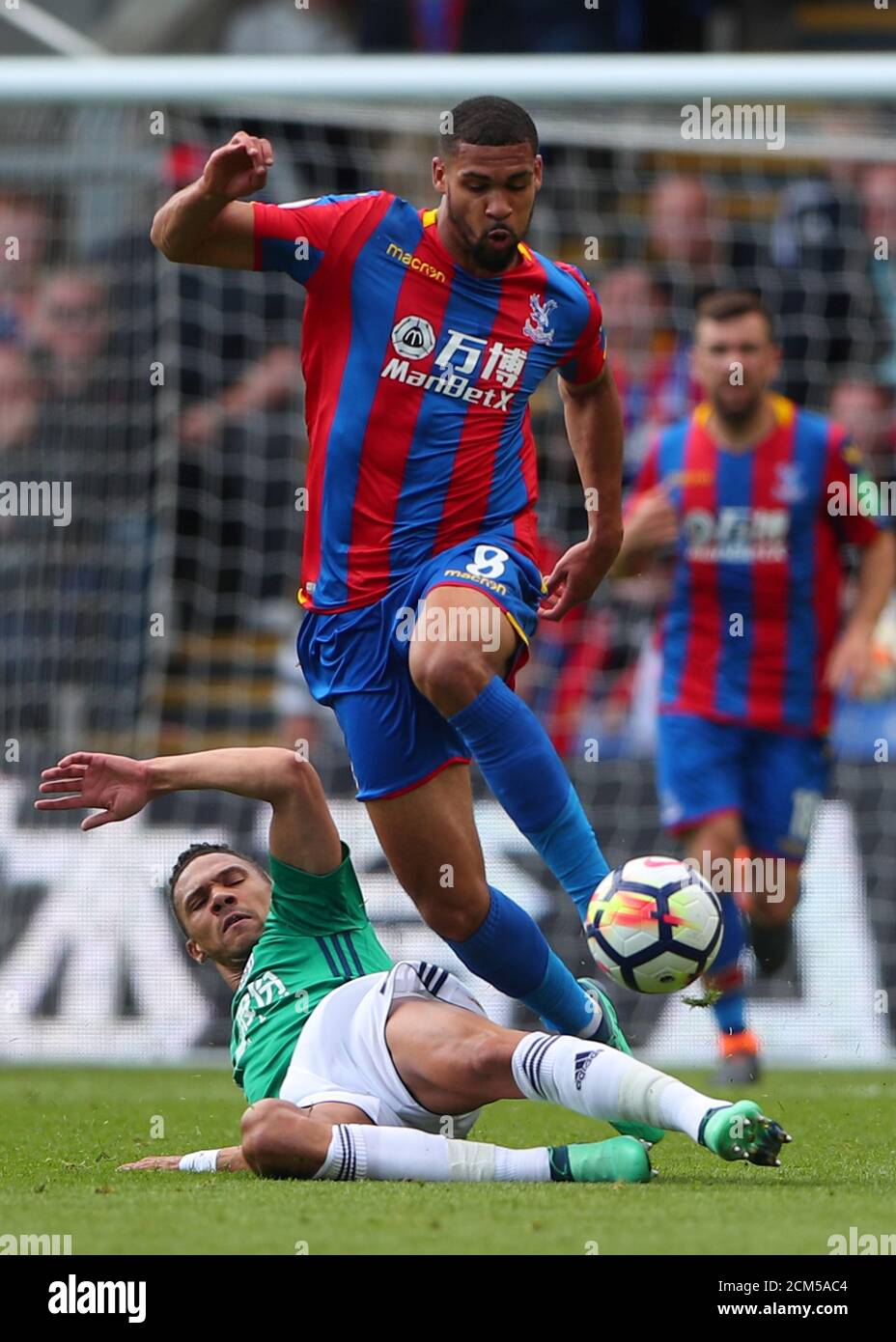 Soccer Football - Premier League - Crystal Palace vs West Bromwich Albion - Selhurst Park, London, Britain - May 13, 2018 Crystal Palace's Ruben Loftus-Cheek in action with West Bromwich Albion's Kieran Gibbs REUTERS/Hannah McKay EDITORIAL USE ONLY. No use with unauthorized audio, video, data, fixture lists, club/league logos or "live" services. Online in-match use limited to 75 images, no video emulation. No use in betting, games or single club/league/player publications. Please contact your account representative for further details. Stock Photo