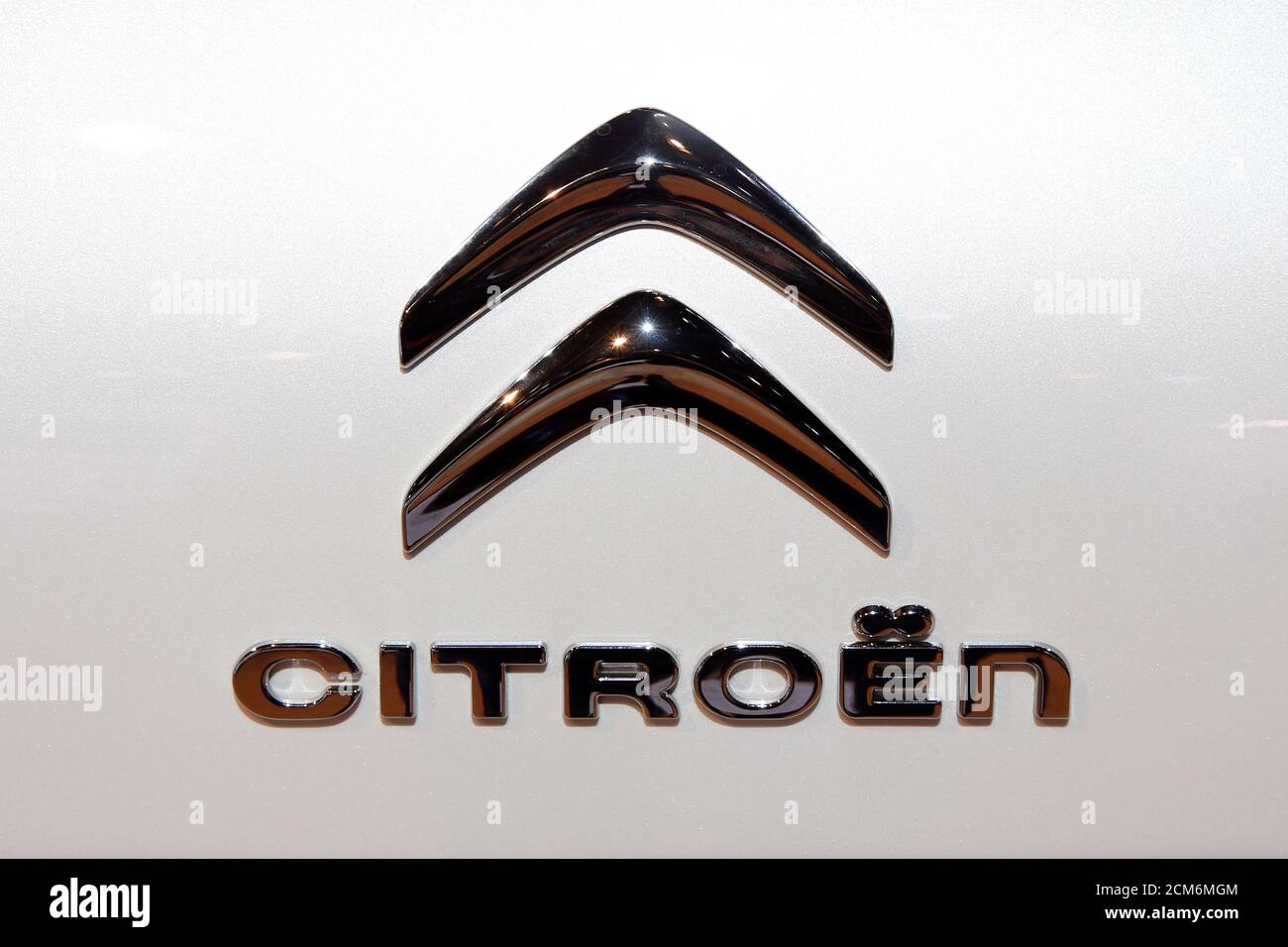 Citroen logo hi-res stock photography and images - Alamy