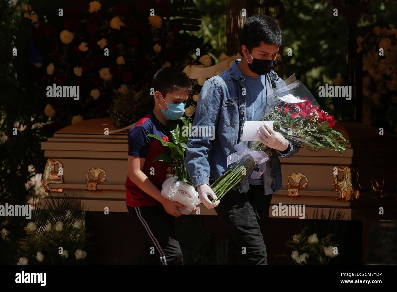 Mexican funeral flowers hi-res stock photography and images - Alamy