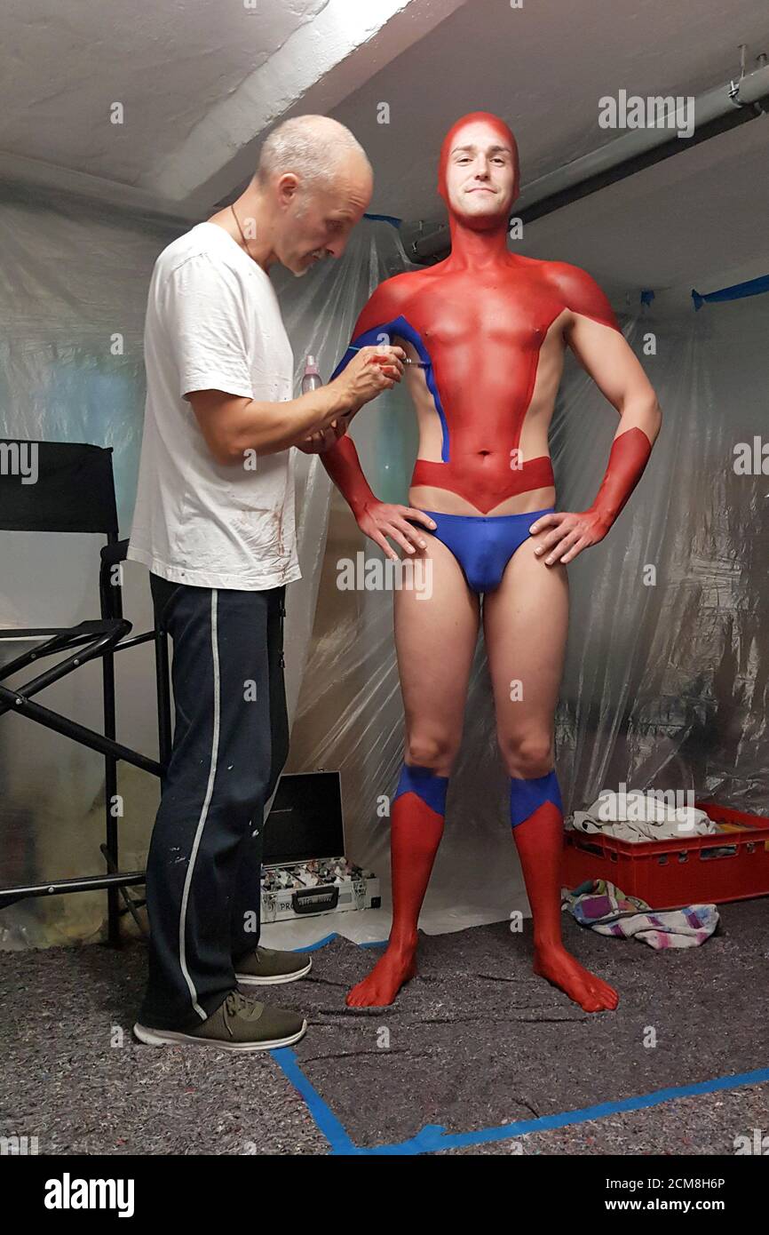 GEEK ART - Bodypainting and Transformaking: Enrico Lein and Patrick Kiel preparing for the Spider-Man and Spider-Gwen photoshooting in Hamelin on September 15, 2020 - A project by the photographer Tschiponnique Skupin and the bodypainter Enrico Lein Stock Photo