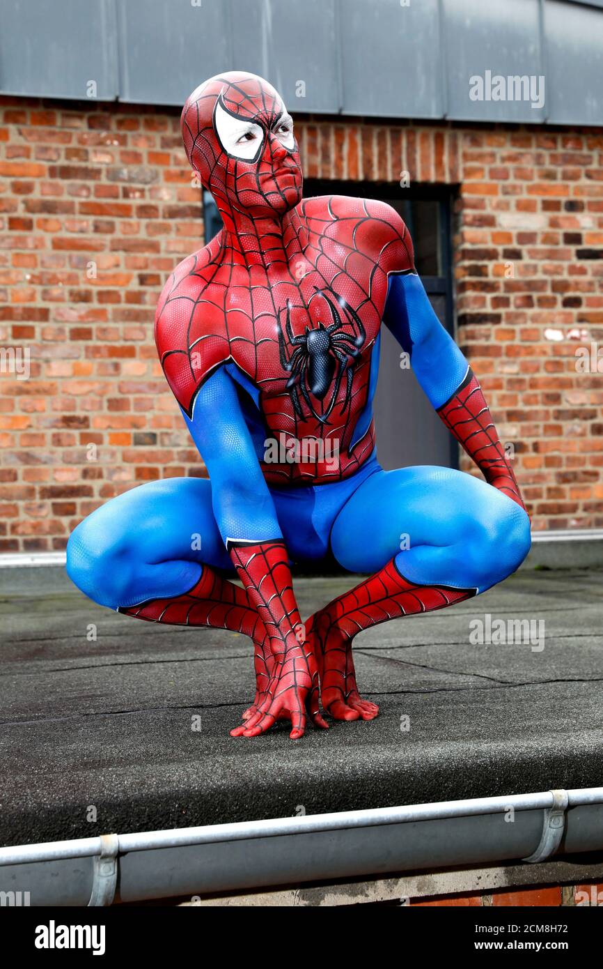 GEEK ART - Bodypainting and Transformaking: Spider-Man and Spider-Gwen photoshooting with Patrick Kiel and Lena Kiel at the Hefehof in Hamelin on September 15, 2020 - A project by the photographer Tschiponnique Skupin and the bodypainter Enrico Lein Stock Photo