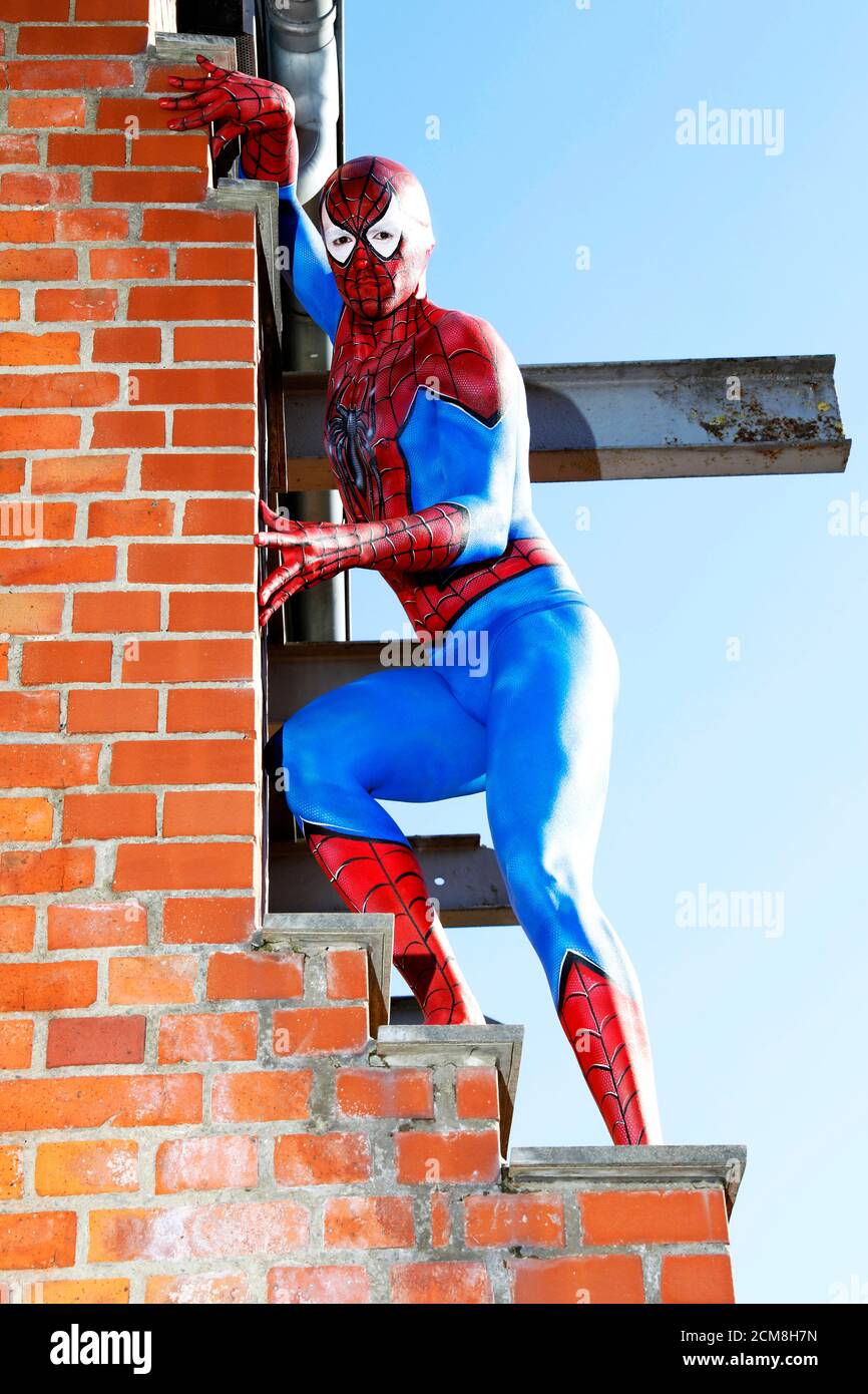 GEEK ART - Bodypainting and Transformaking: Spider-Man photoshooting with Patrick Kiel at the Hefehof in Hamelin on September 15, 2020 - A project by the photographer Tschiponnique Skupin and the bodypainter Enrico Lein Stock Photo