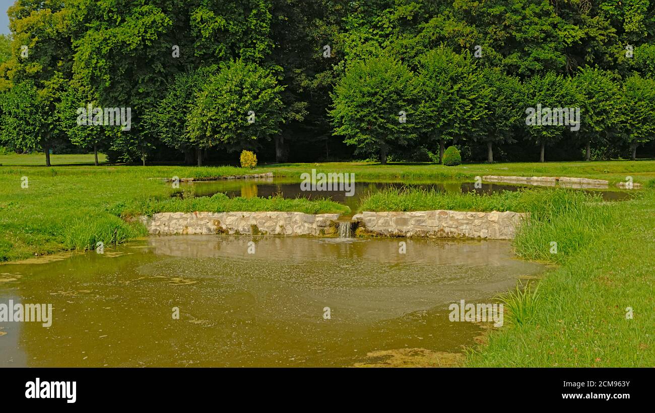 Lake in Chantilly c atle park Stock Photo Alamy